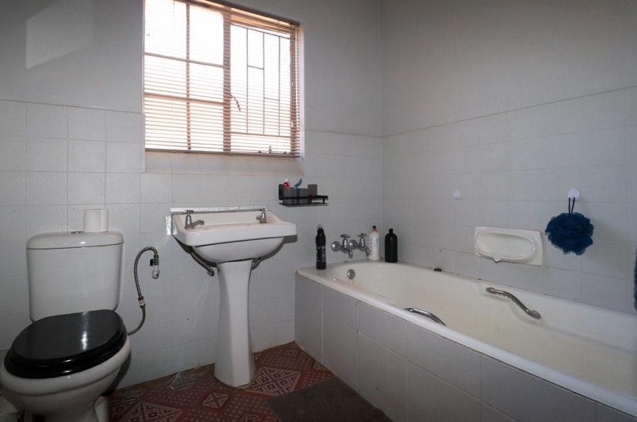 4 Bedroom Property for Sale in La Hoff North West